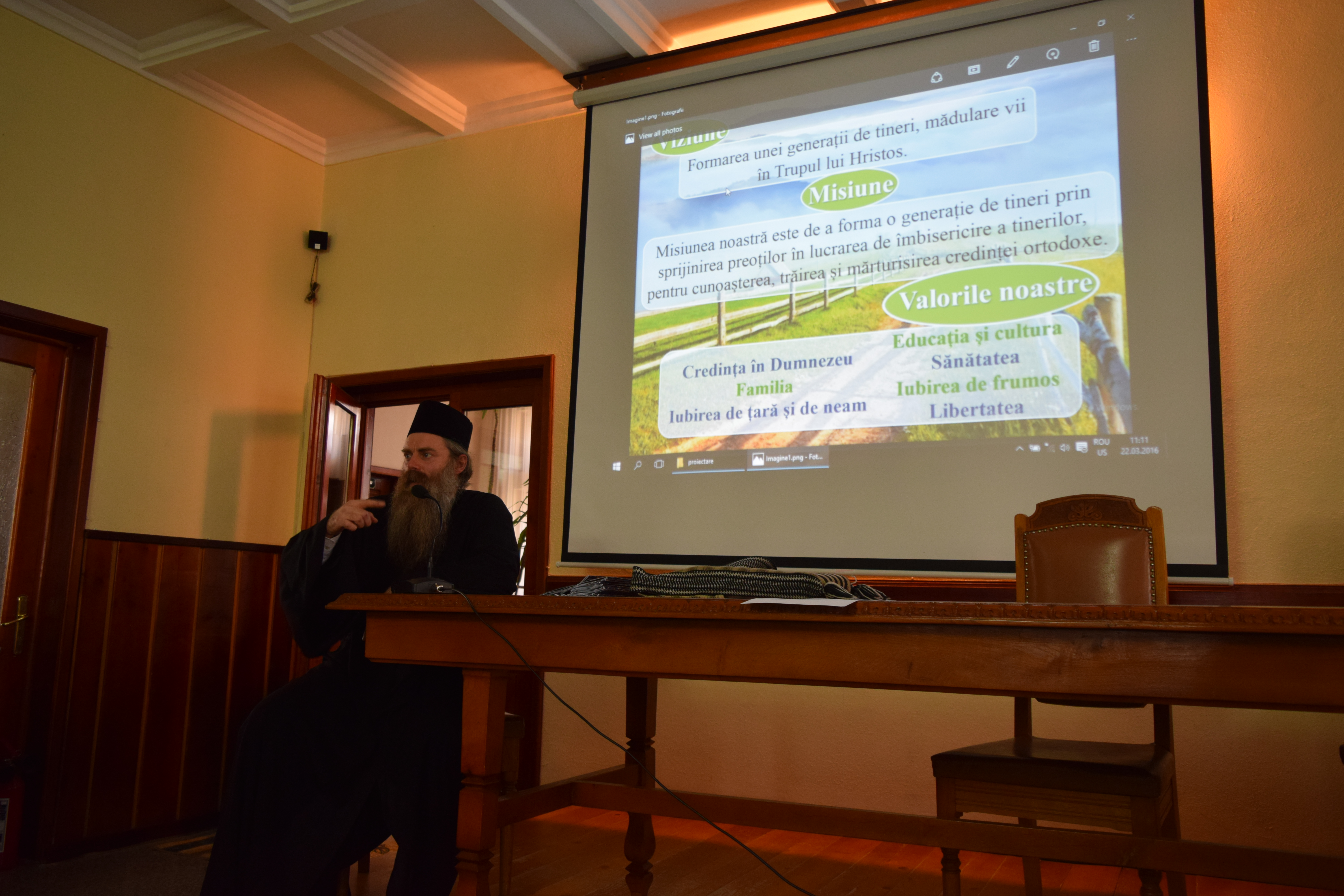 Întâlnire cu preoții la Pașcani - Viitorul este al tinerilor în măsura în care tinerii cred în viitor Întâlnire cu preoții la Pașcani - Viitorul este al tinerilor în măsura în care tinerii cred în viitor