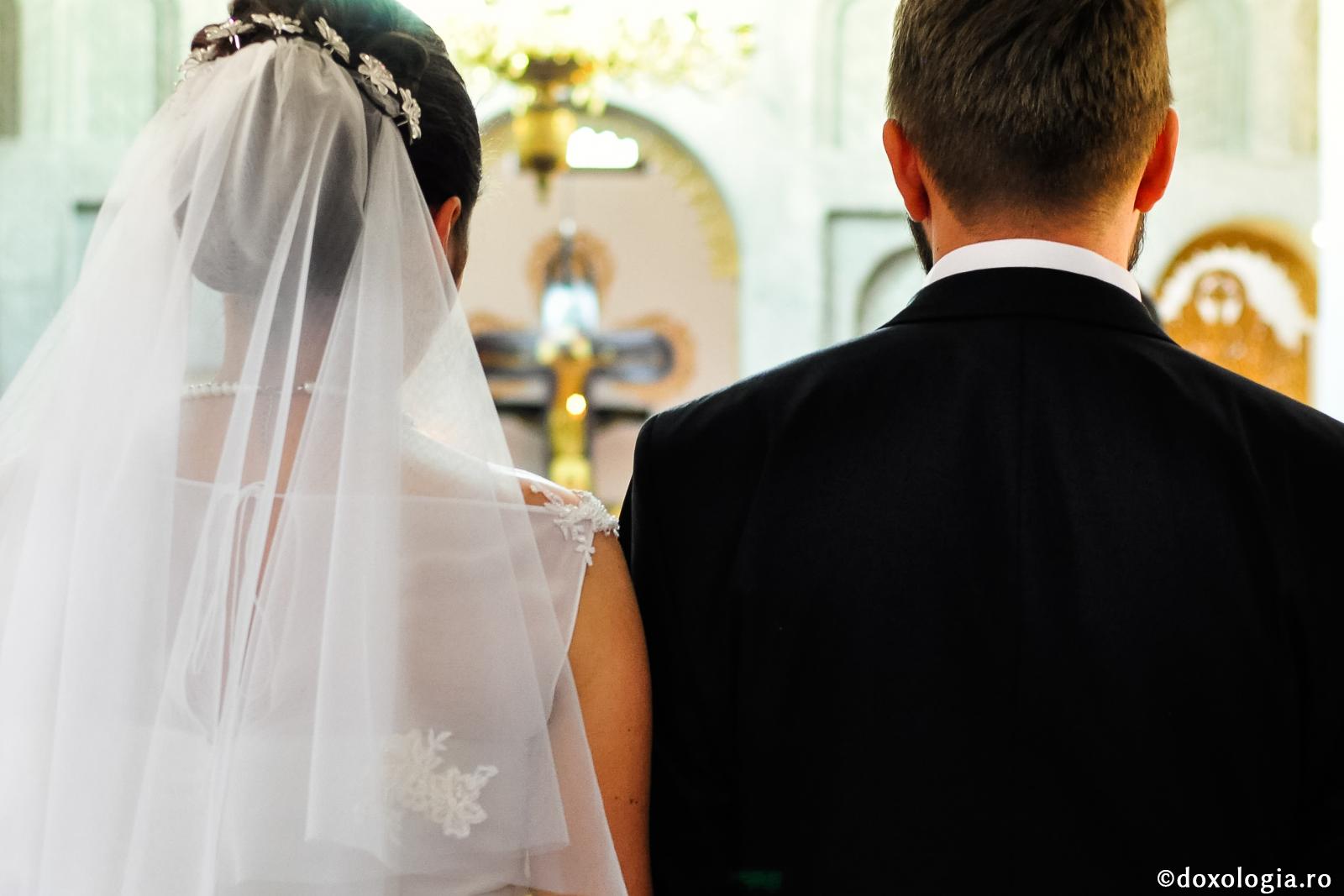 Iubirea dintre soți, fără Hristos, nu are nici un gust / Foto: Oana Nechifor miri la cununia religioasă