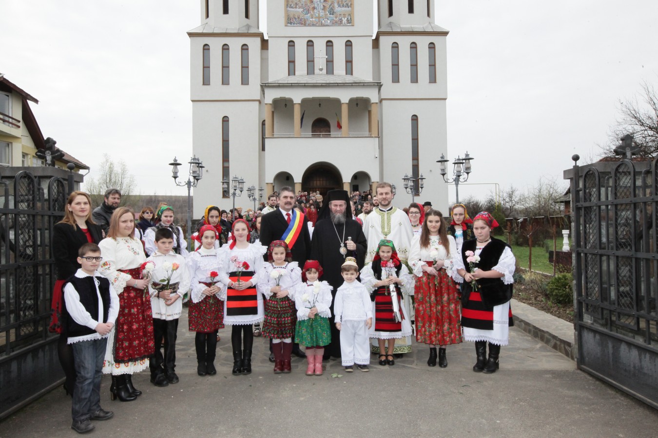 Liturghie Arhierească în biserica din Tăuţii de Sus, Protopopiatul Satu Mare Liturghie Arhierească în biserica din Tăuţii de Sus, Protopopiatul Satu Mare