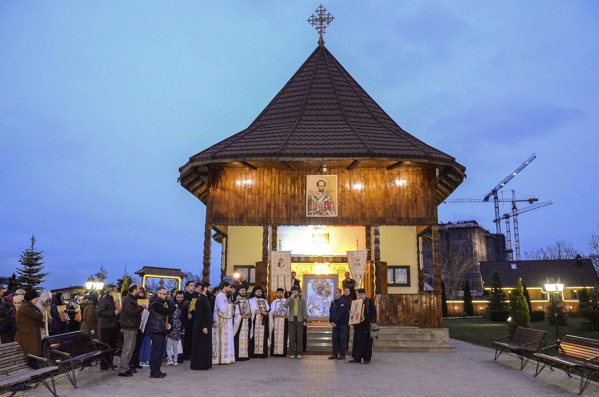Procesiune la Paraclisul Catedralei Mântuirii Neamului