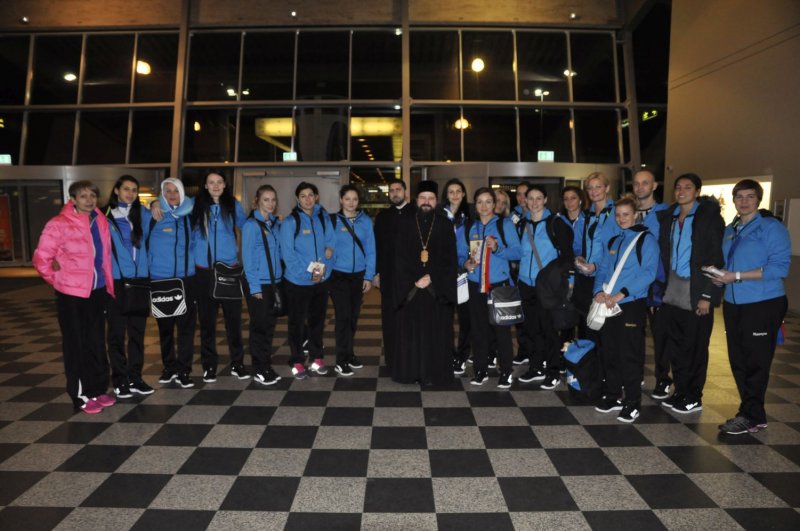 Episcopul Macarie Drăgoi a felicitat echipa națională de handbal feminin a României