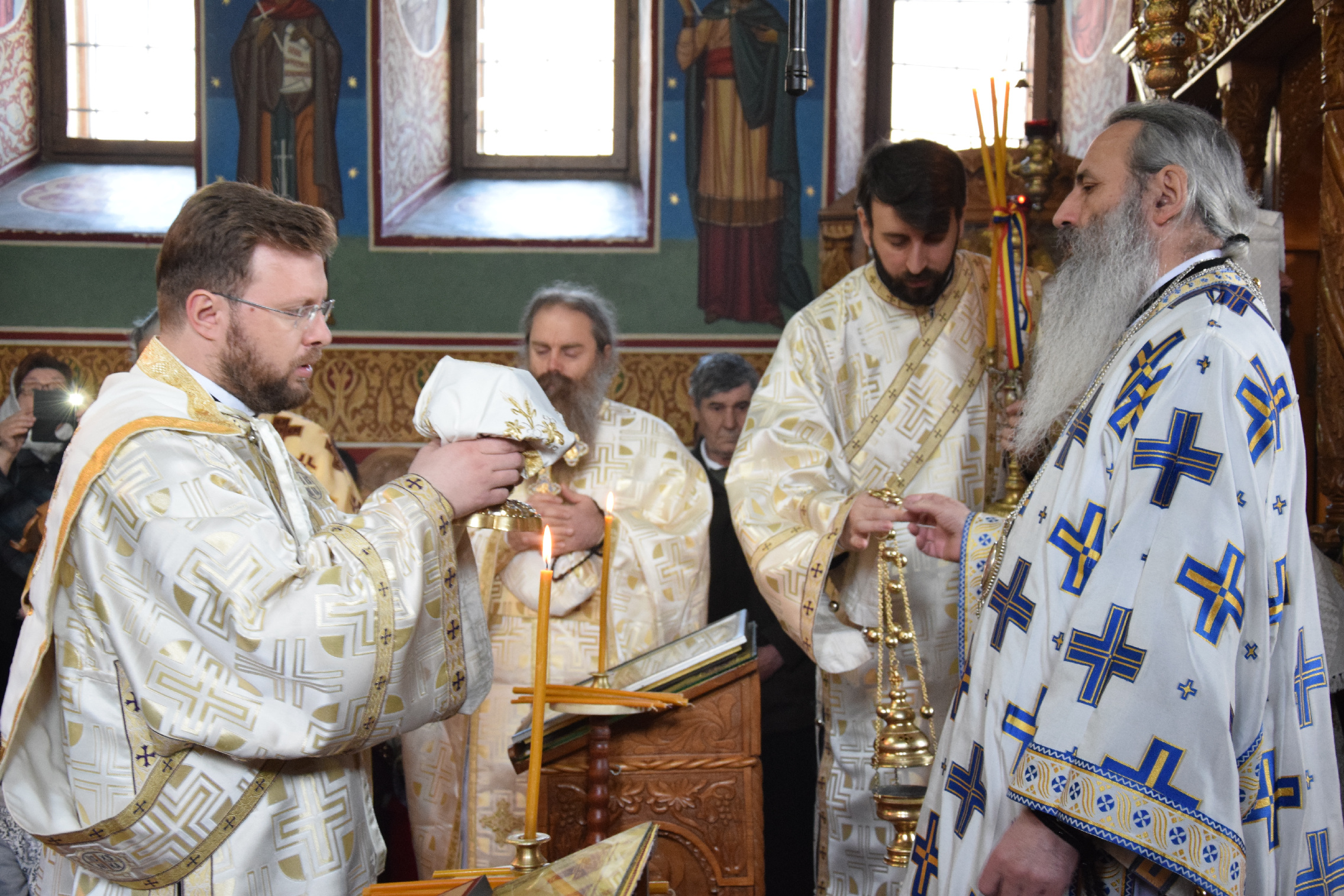 IPS Mitropolit Teofan, la Mănăstirea Almaș: „Orice încălcare a poruncii lui Dumnezeu îl face pe om neputincios” IPS Mitropolit Teofan, la Mănăstirea Almaș: „Orice încălcare a poruncii lui Dumnezeu îl face pe om neputincios”