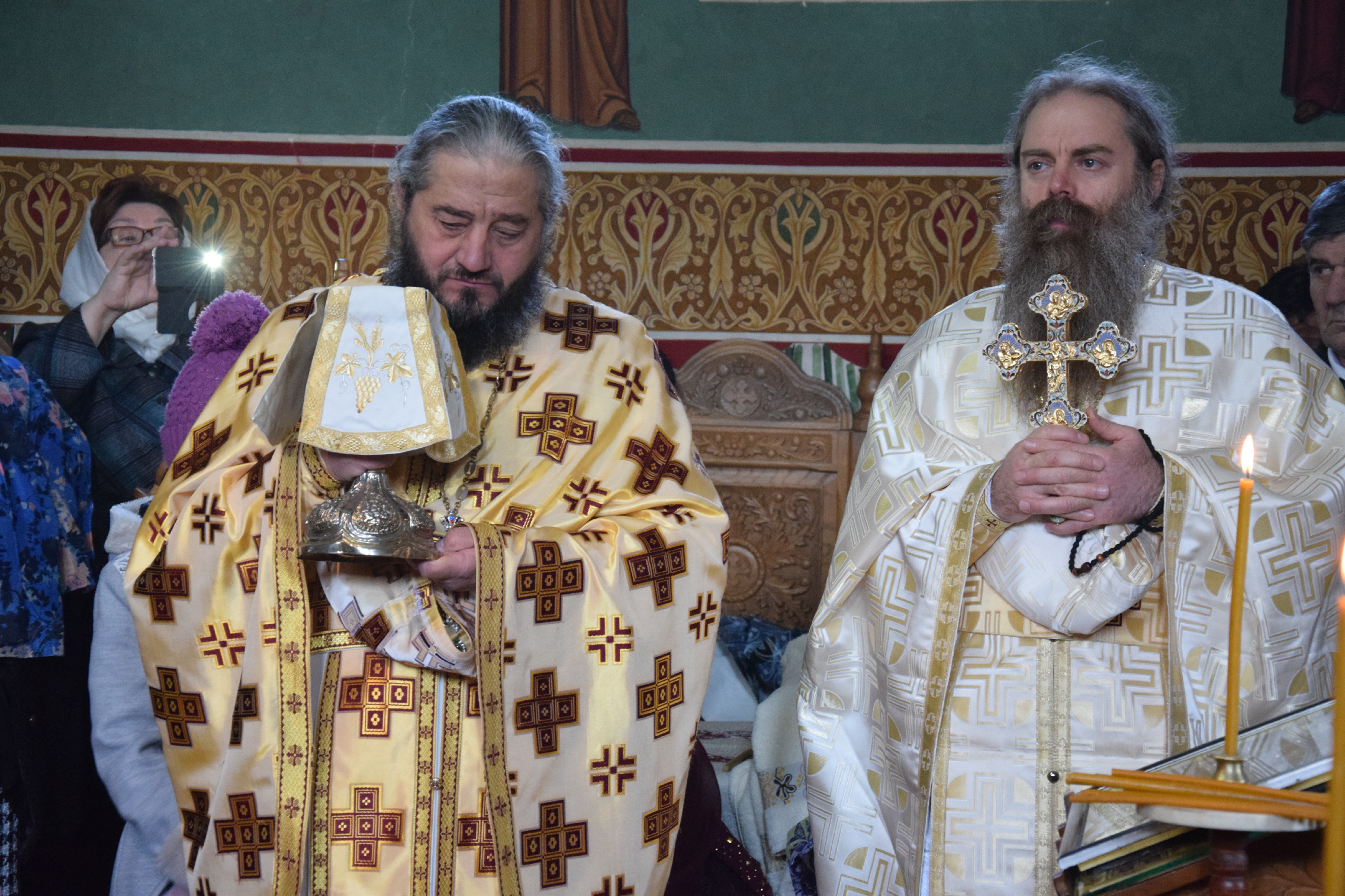 IPS Mitropolit Teofan, la Mănăstirea Almaș: „Orice încălcare a poruncii lui Dumnezeu îl face pe om neputincios” IPS Mitropolit Teofan, la Mănăstirea Almaș: „Orice încălcare a poruncii lui Dumnezeu îl face pe om neputincios”