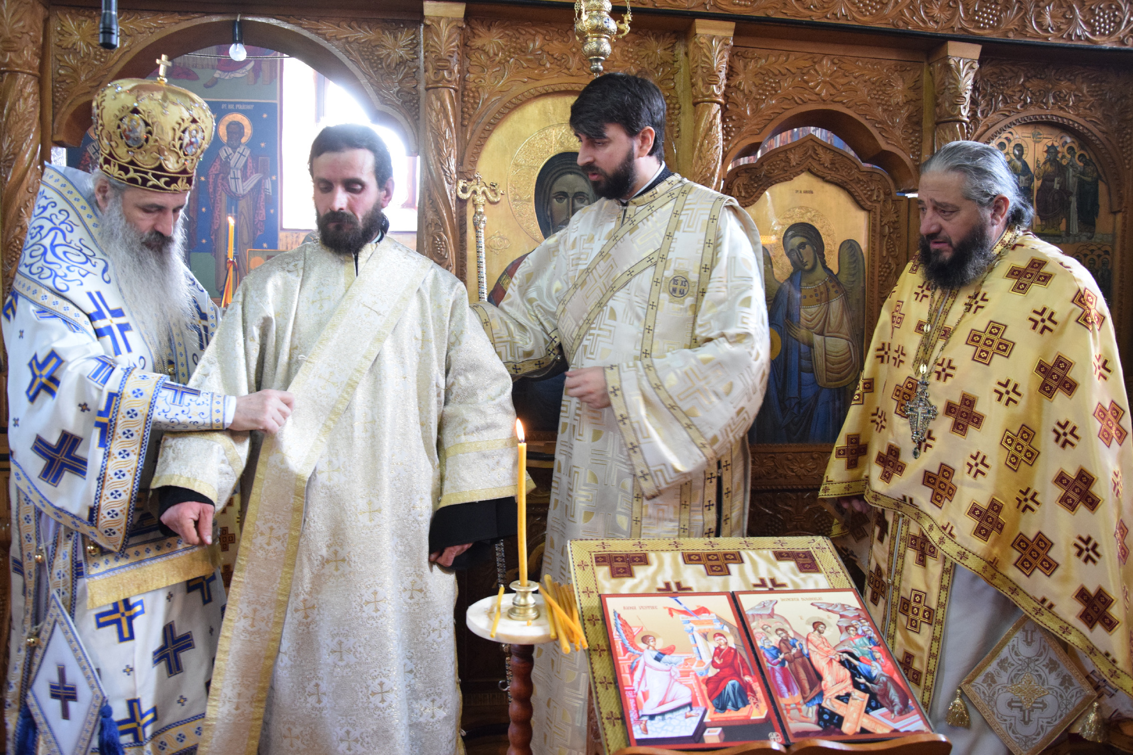 Monahul Casian Amăriucă a fost hirotonit întru ierodiacon de IPS Părinte Teofan/ Foto: Tudorel Rusu IPS Mitropolit Teofan, la Mănăstirea Almaș: „Orice încălcare a poruncii lui Dumnezeu îl face pe om neputincios”