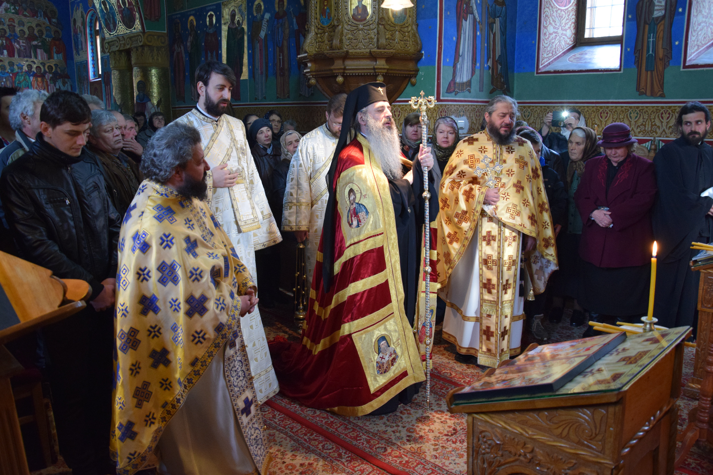 IPS Mitropolit Teofan, la Mănăstirea Almaș: „Orice încălcare a poruncii lui Dumnezeu îl face pe om neputincios” IPS Mitropolit Teofan, la Mănăstirea Almaș: „Orice încălcare a poruncii lui Dumnezeu îl face pe om neputincios”