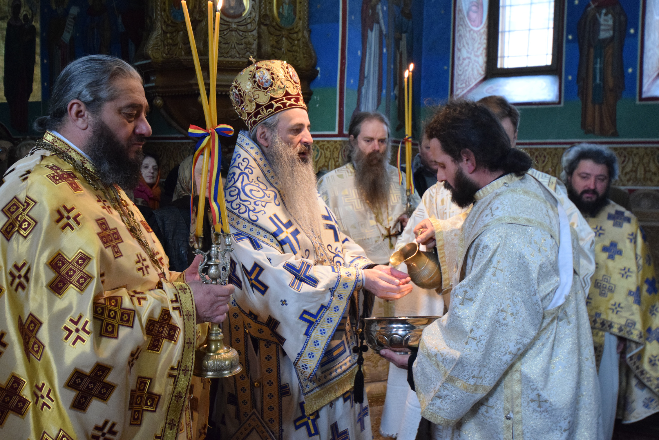 IPS Mitropolit Teofan, la Mănăstirea Almaș: „Orice încălcare a poruncii lui Dumnezeu îl face pe om neputincios” IPS Mitropolit Teofan, la Mănăstirea Almaș: „Orice încălcare a poruncii lui Dumnezeu îl face pe om neputincios”