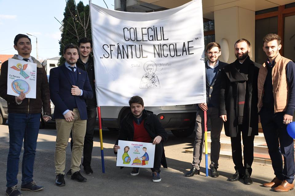 Membrii Colegiului „Sfântul Nicolae”, prezenți la Marșul pentru Viață