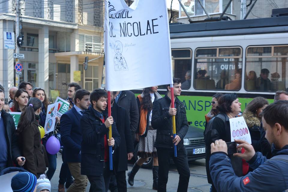 Membrii Colegiului „Sfântul Nicolae”, prezenți la Marșul pentru Viață