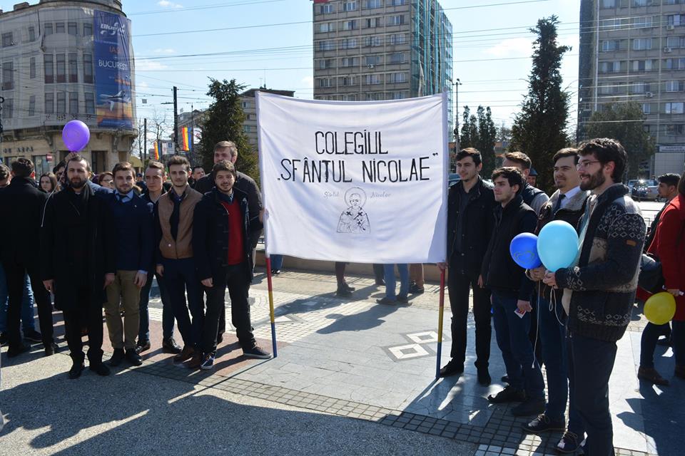 Membrii Colegiului „Sfântul Nicolae”, prezenți la Marșul pentru Viață