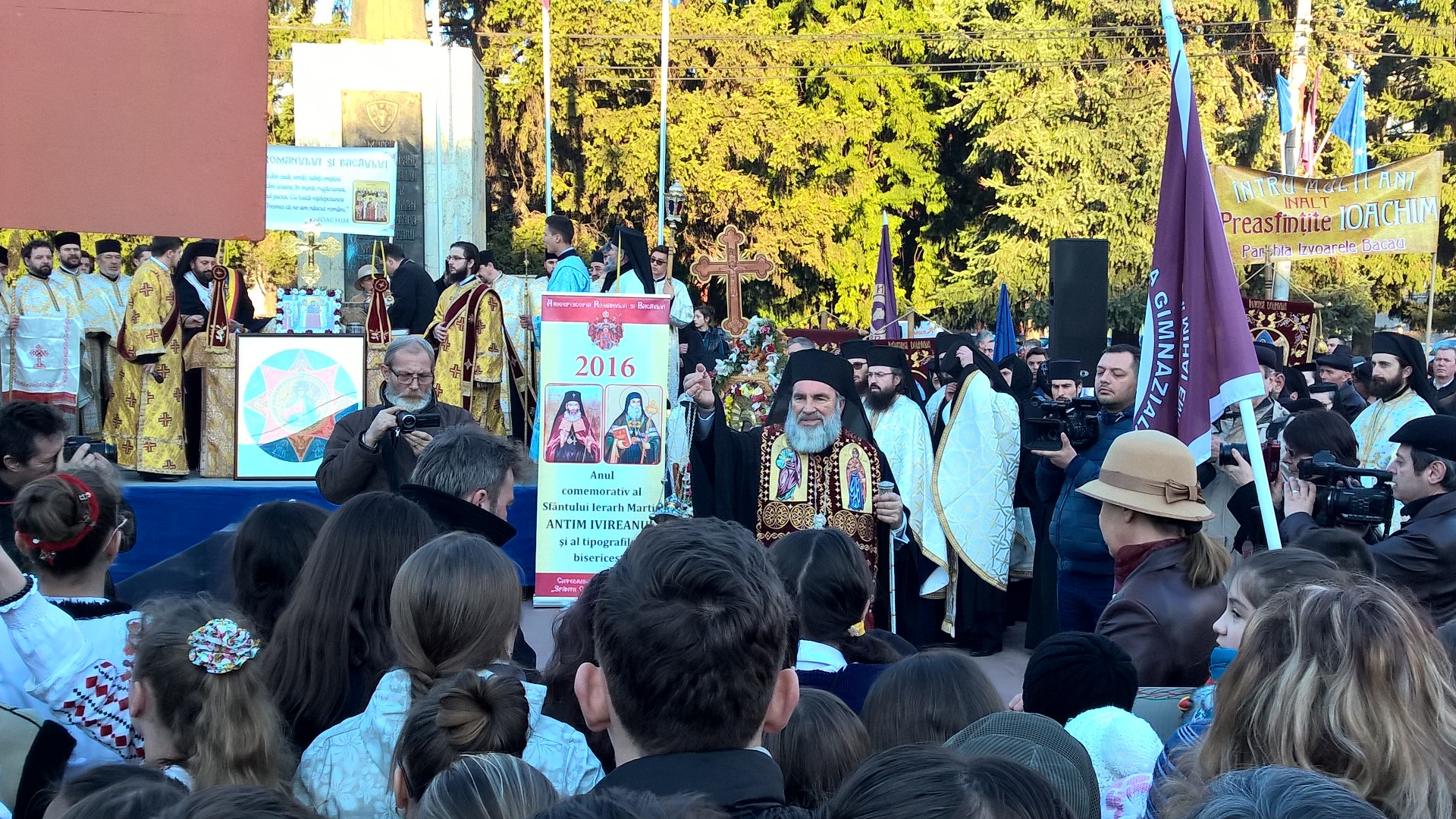 Procesiune impresionantă în cetatea Romanului