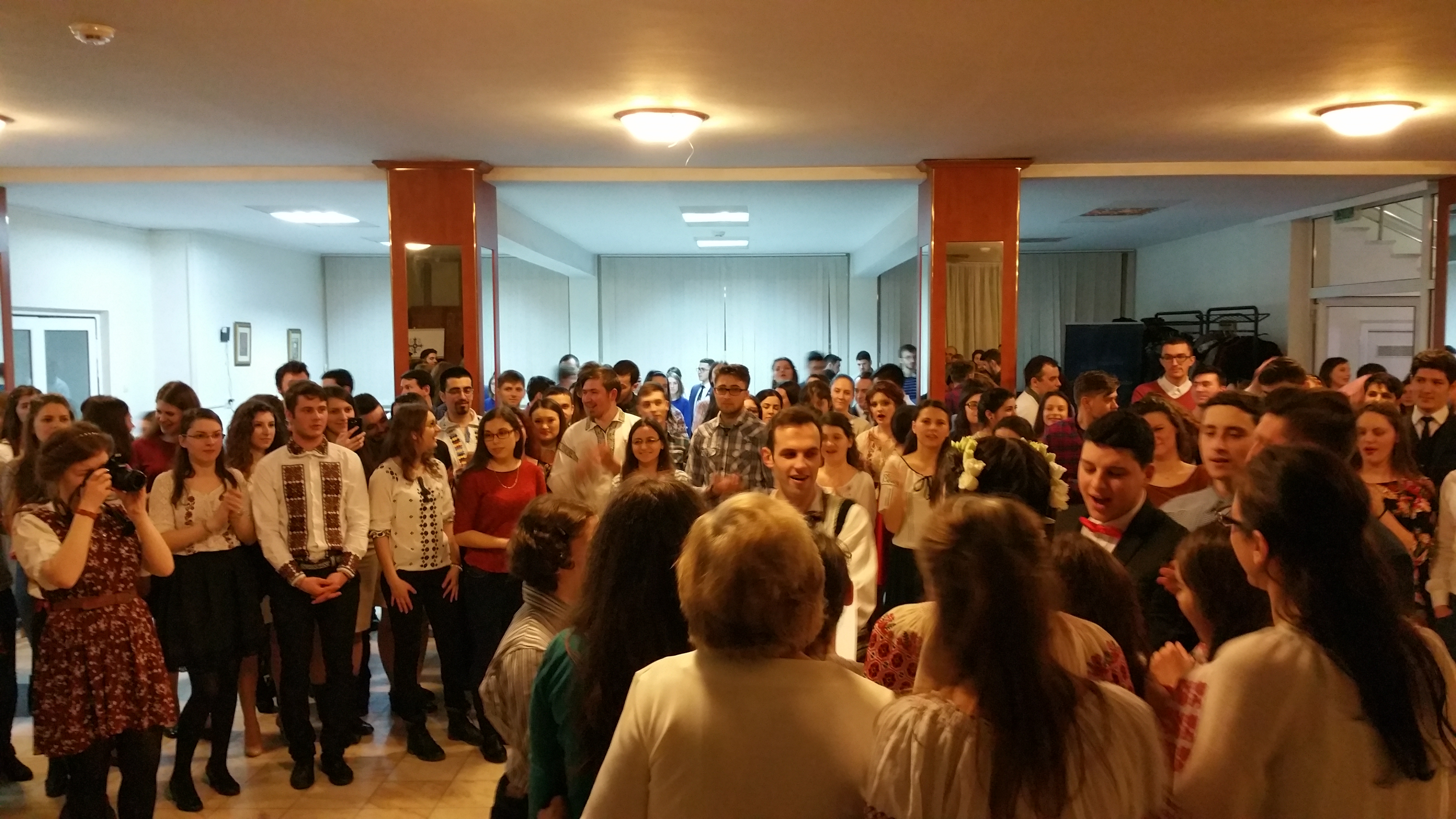 250 de studenți, la „Seara românească” organizată de ASCOR Iași