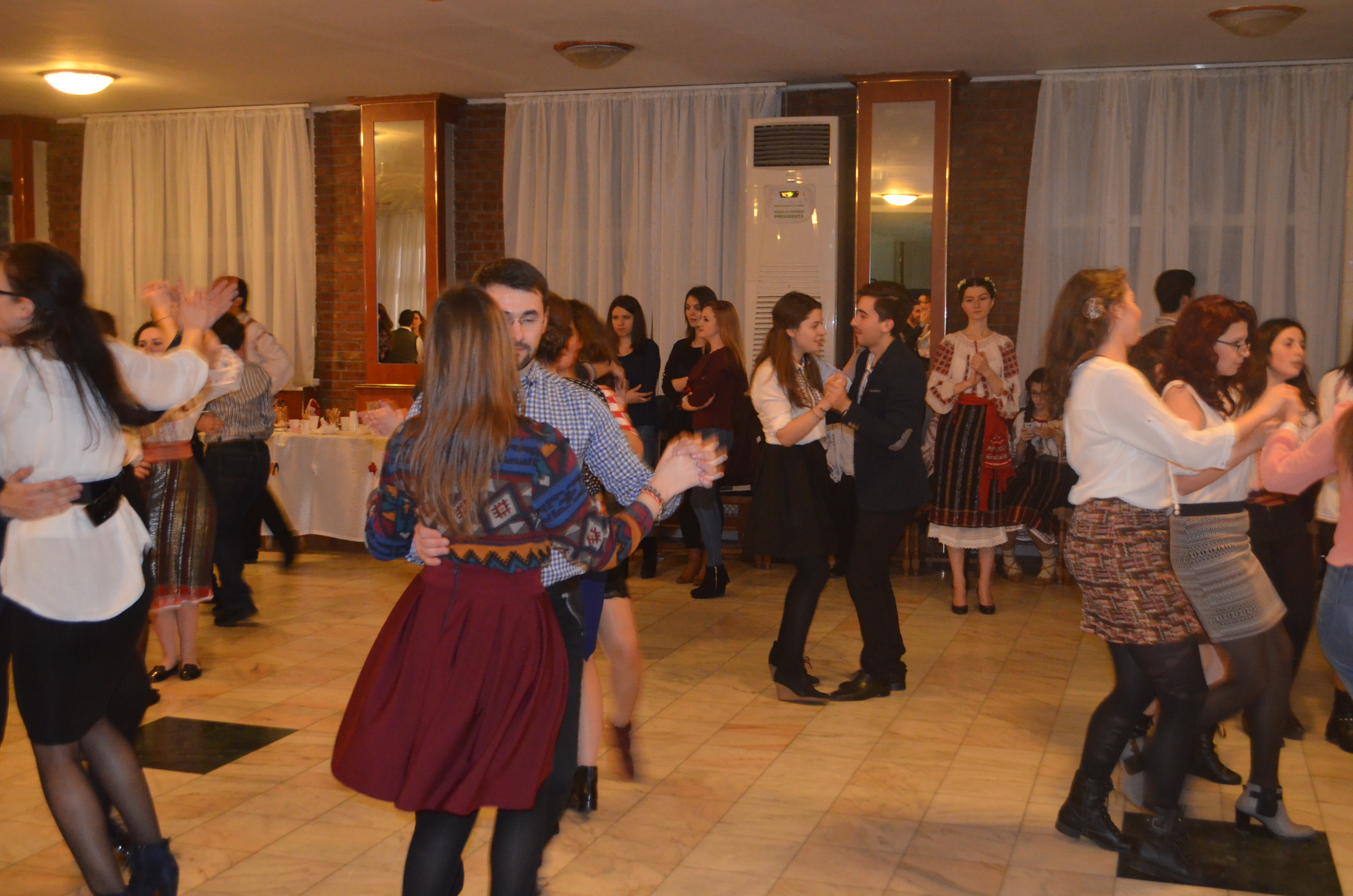 250 de studenți, la „Seara românească” organizată de ASCOR Iași