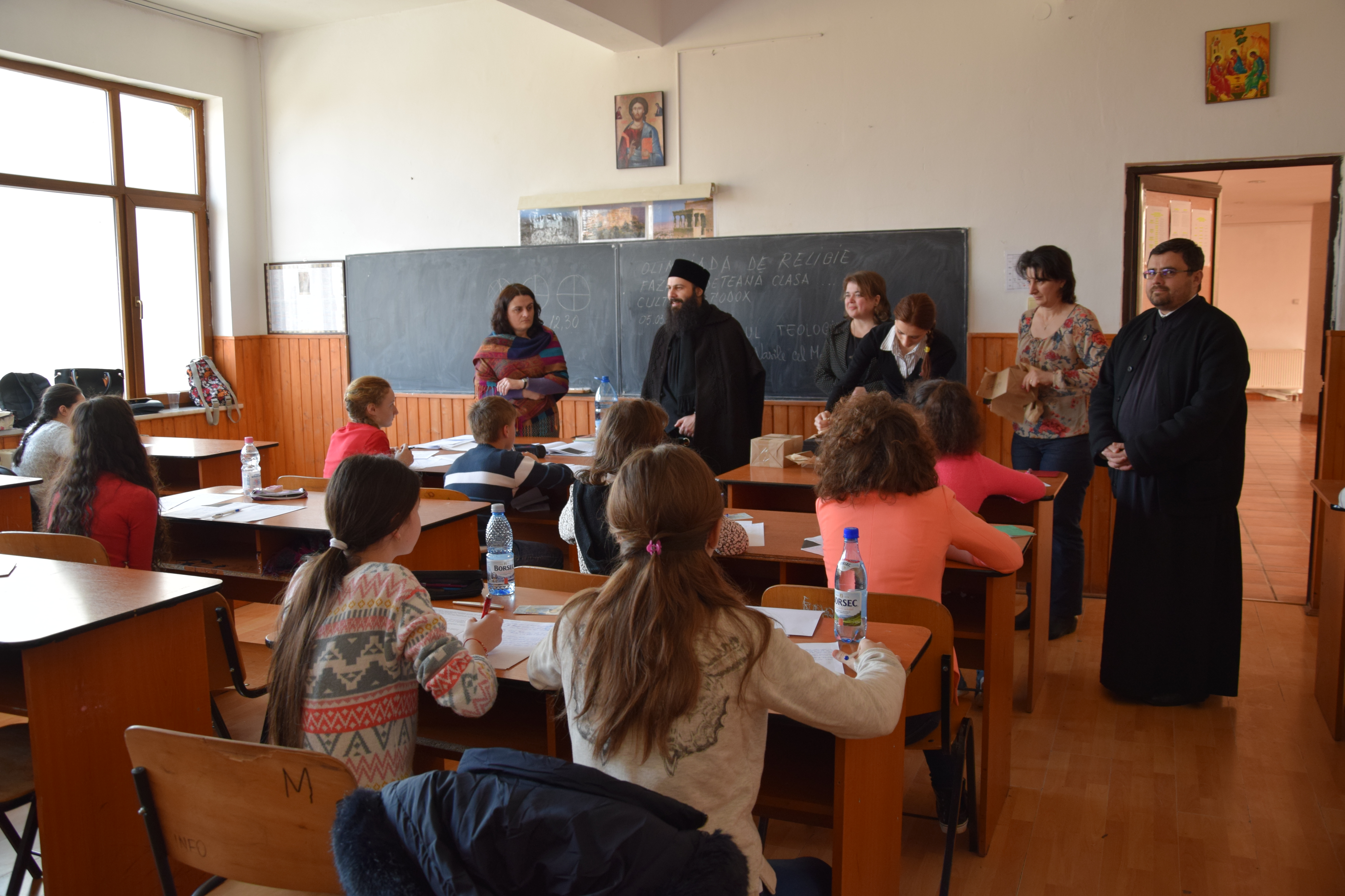 Fotografii: Tudorel Rusu Prezență numeroasă la faza județeană a Olimpiadei de Religie