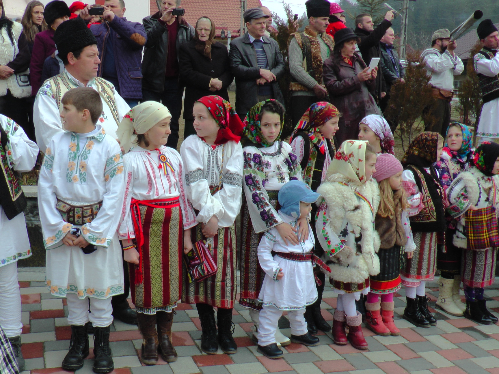 Vizită arhierească în Parohia Cotârgaşi - Broșteni