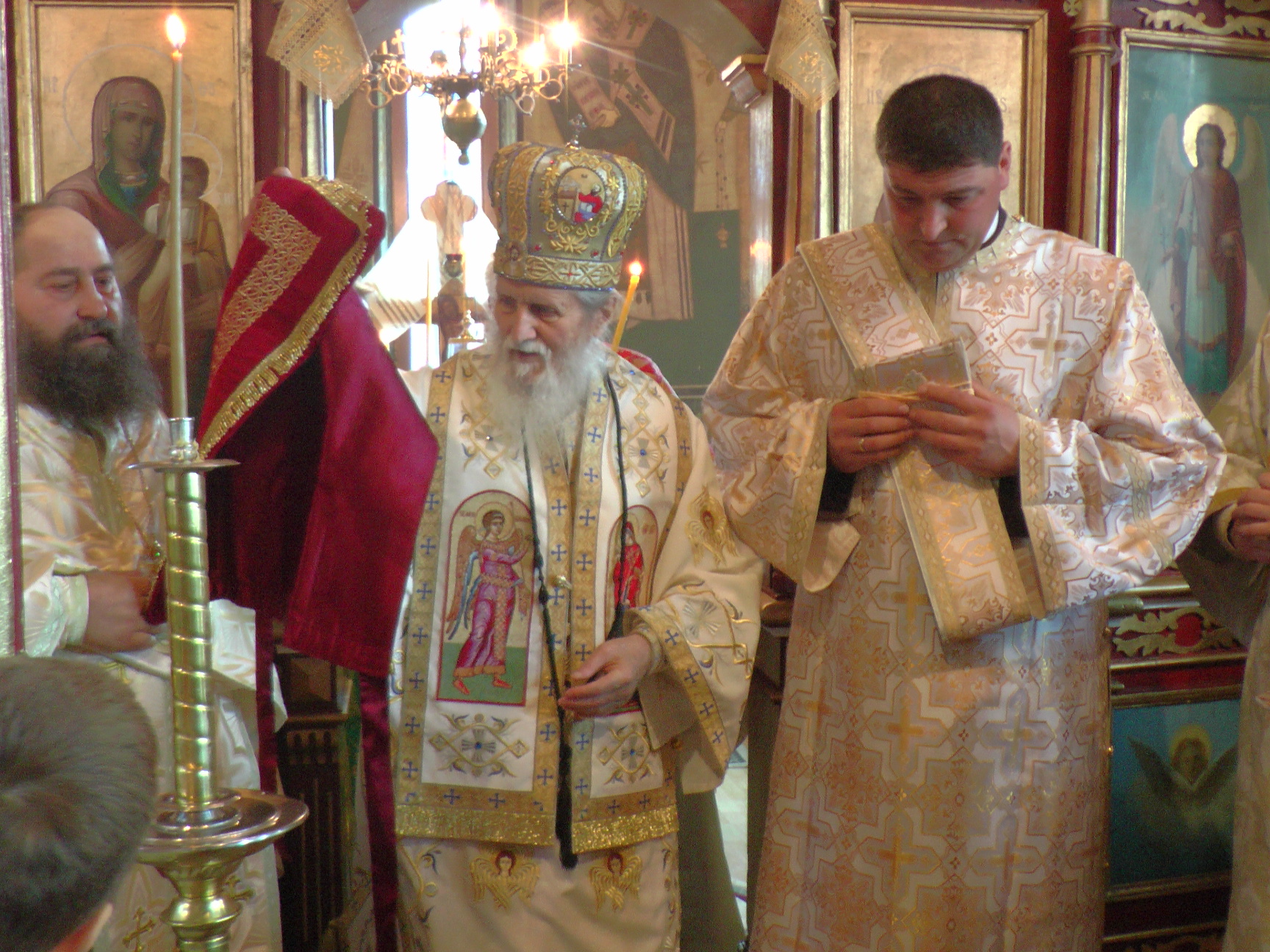 Vizită arhierească în Parohia Cotârgaşi - Broșteni