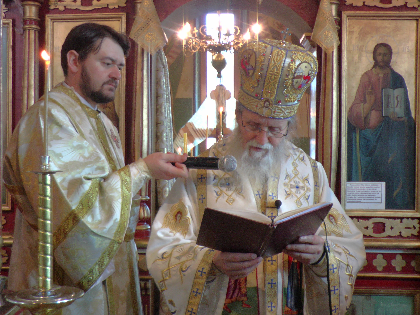 Vizită arhierească în Parohia Cotârgaşi - Broșteni