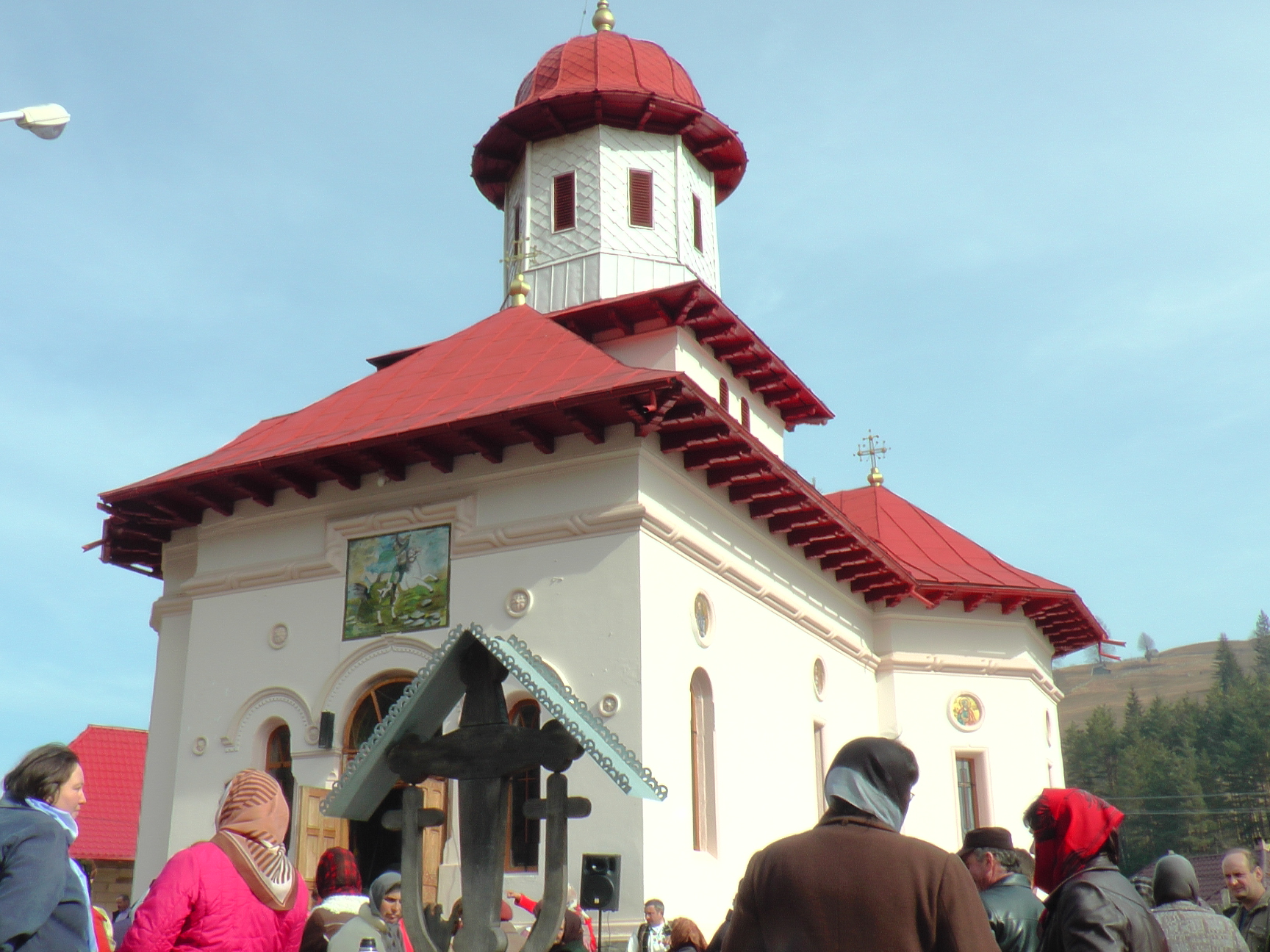 Vizită arhierească în Parohia Cotârgaşi - Broșteni