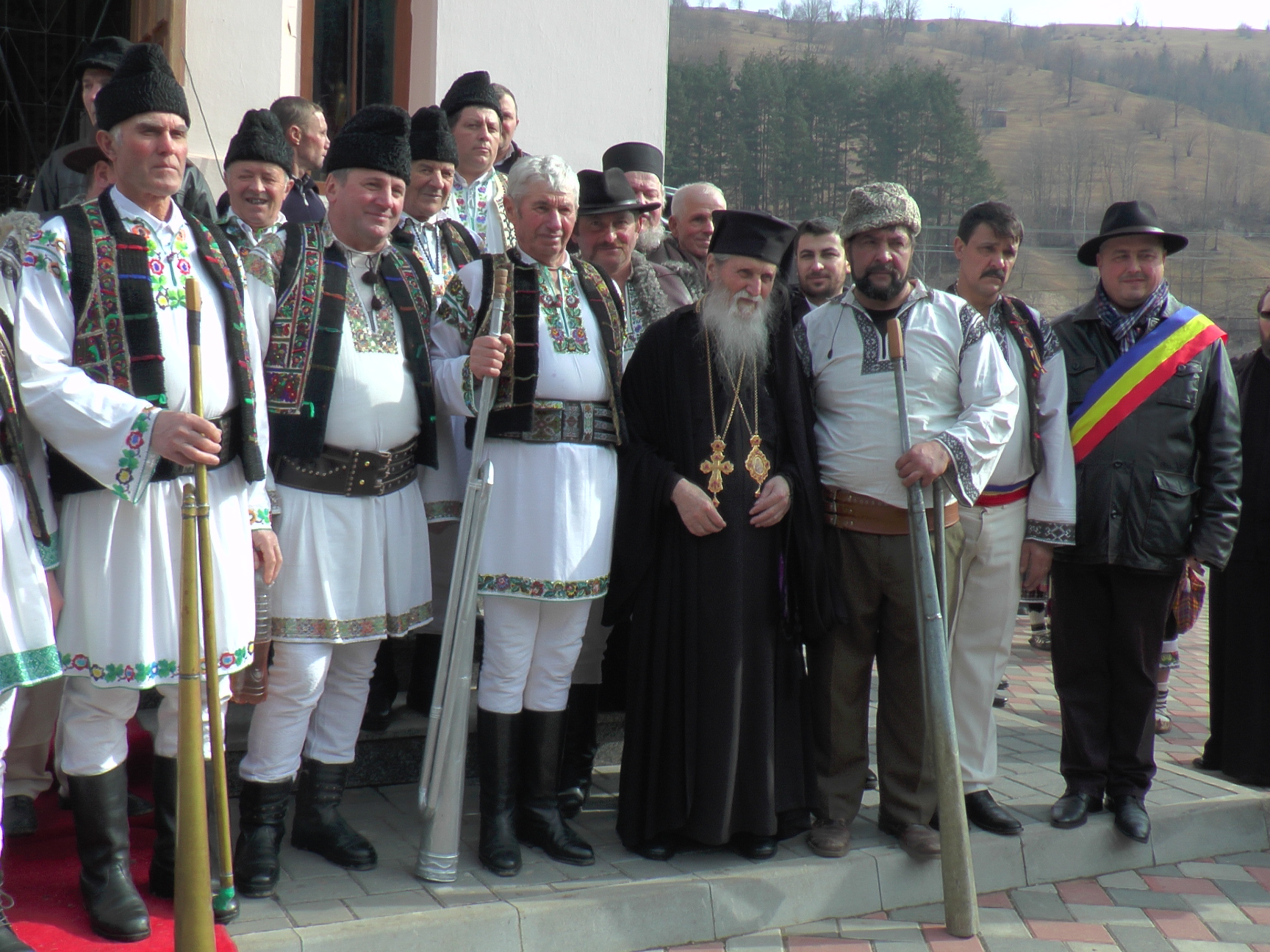 Vizită arhierească în Parohia Cotârgaşi - Broșteni