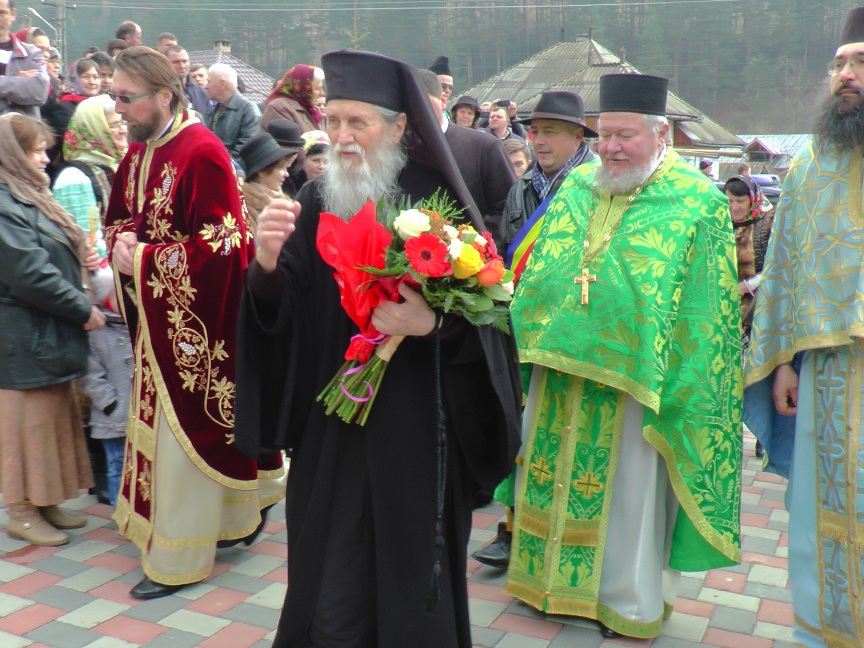 Vizită arhierească în Parohia Cotârgaşi - Broșteni