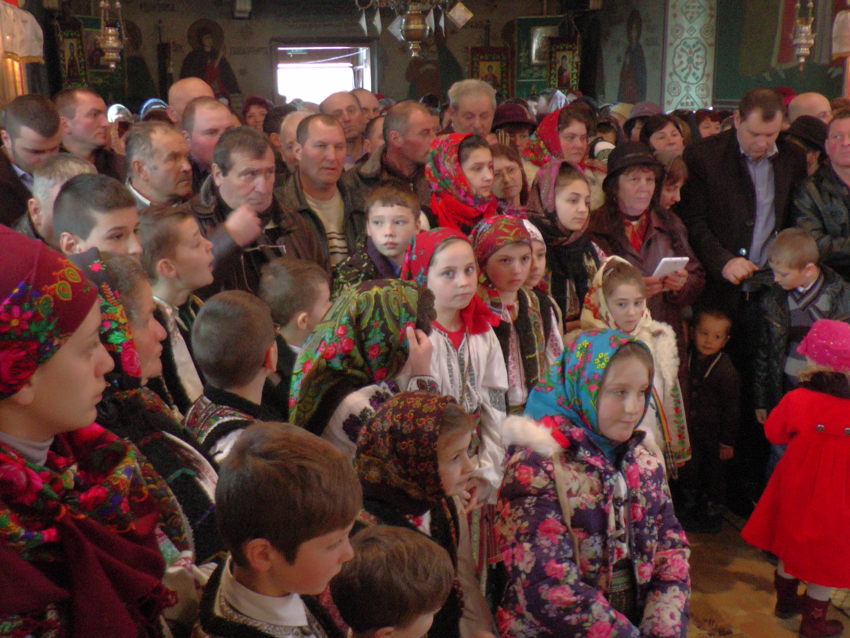 Vizită arhierească în Parohia Cotârgaşi - Broșteni