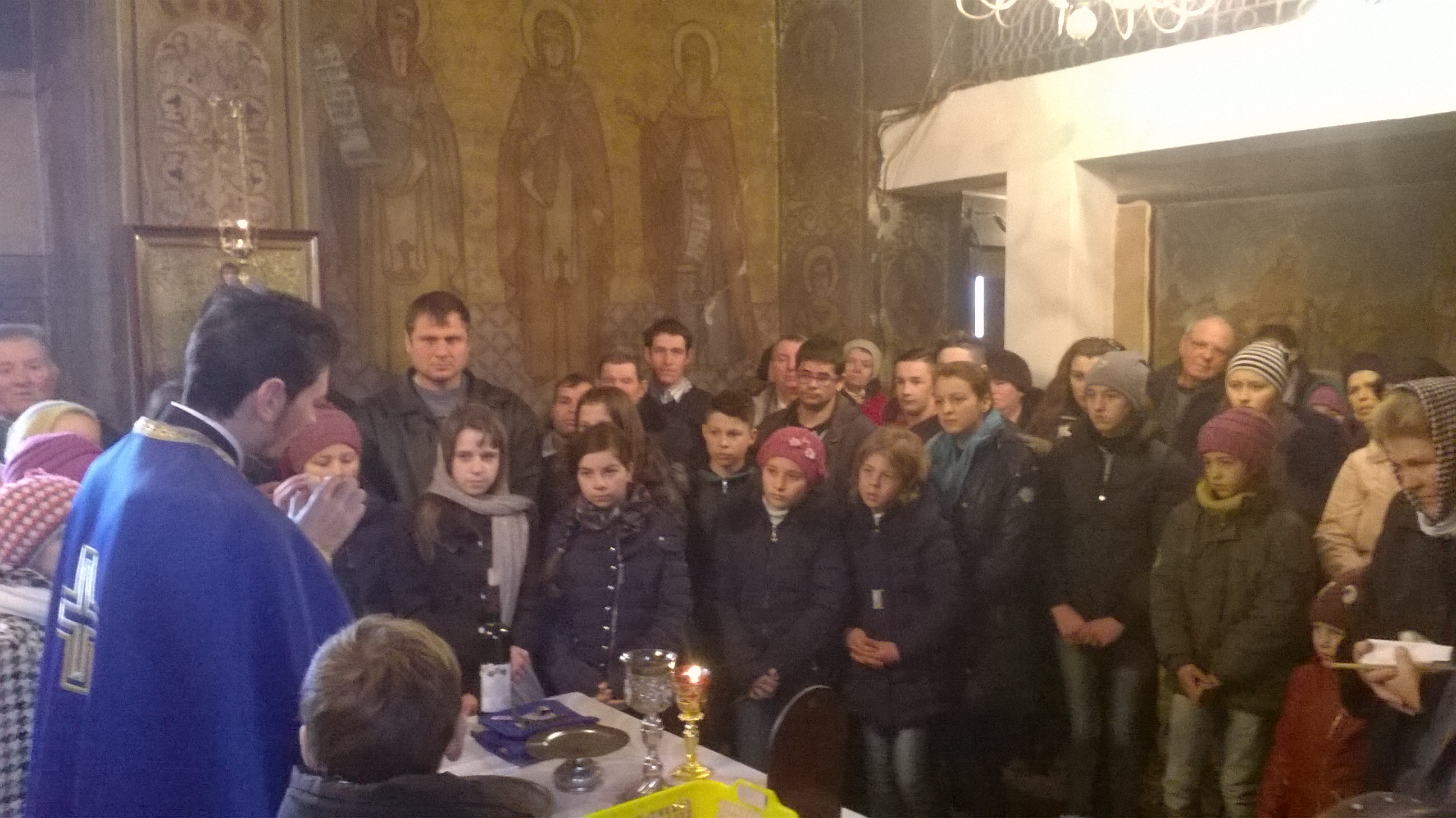 100 de tineri din zona Târgu Frumos participă la proiectul „Sfânta Liturghie - bucuria care nu trece niciodată“ 100 de tineri din zona Târgu Frumos participă la proiectul „Sfânta Liturghie - bucuria care nu trece niciodată“
