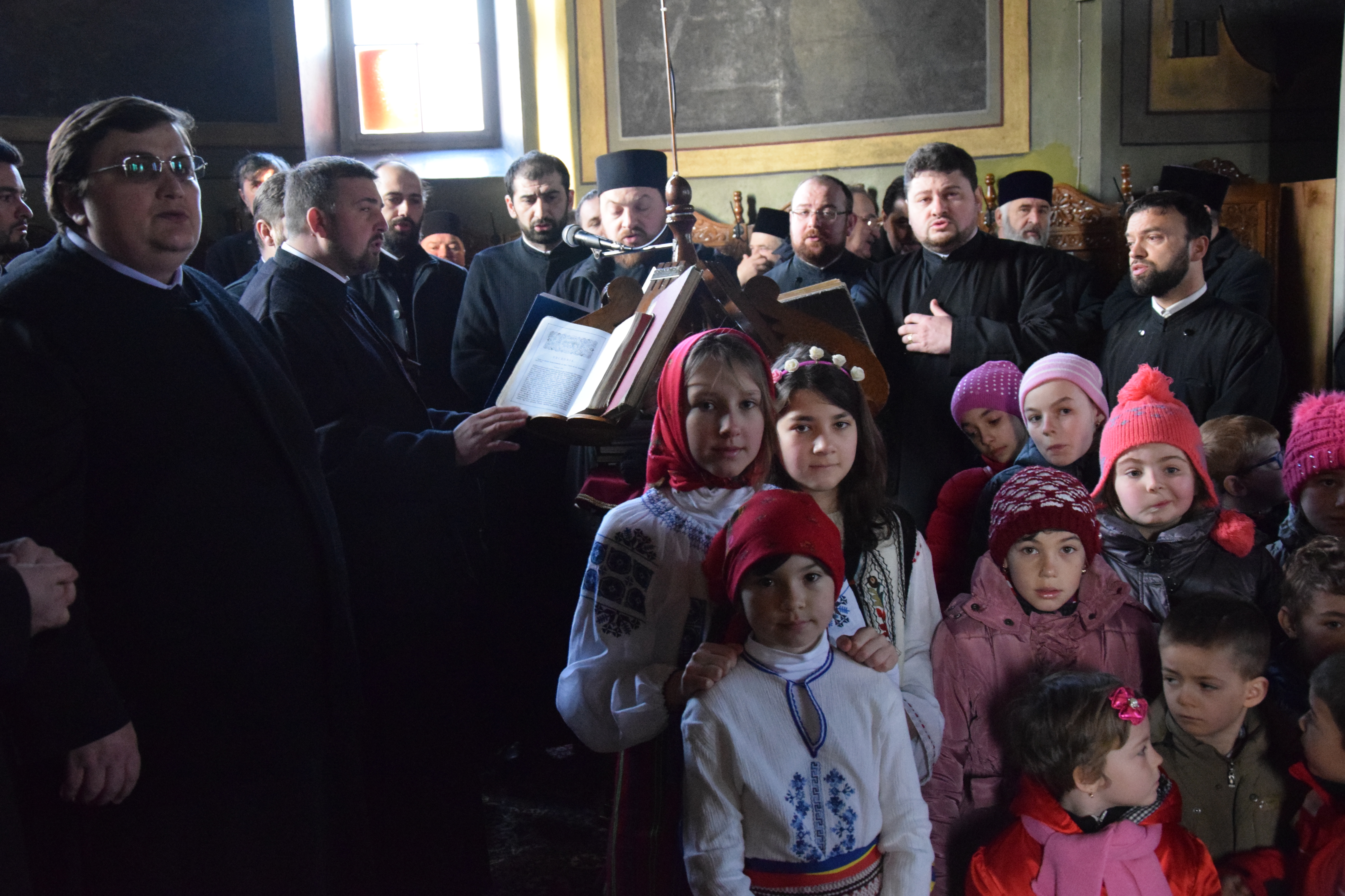 Preoții din Protopopiatul Piatra Neamț, îndemnați să desfășoare activități cu tinerii