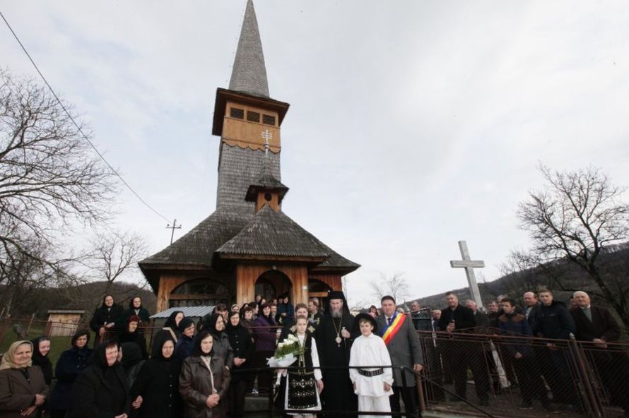 Vizită Arhierească la parohiile în proces de restaurare sau pictare din Maramureş