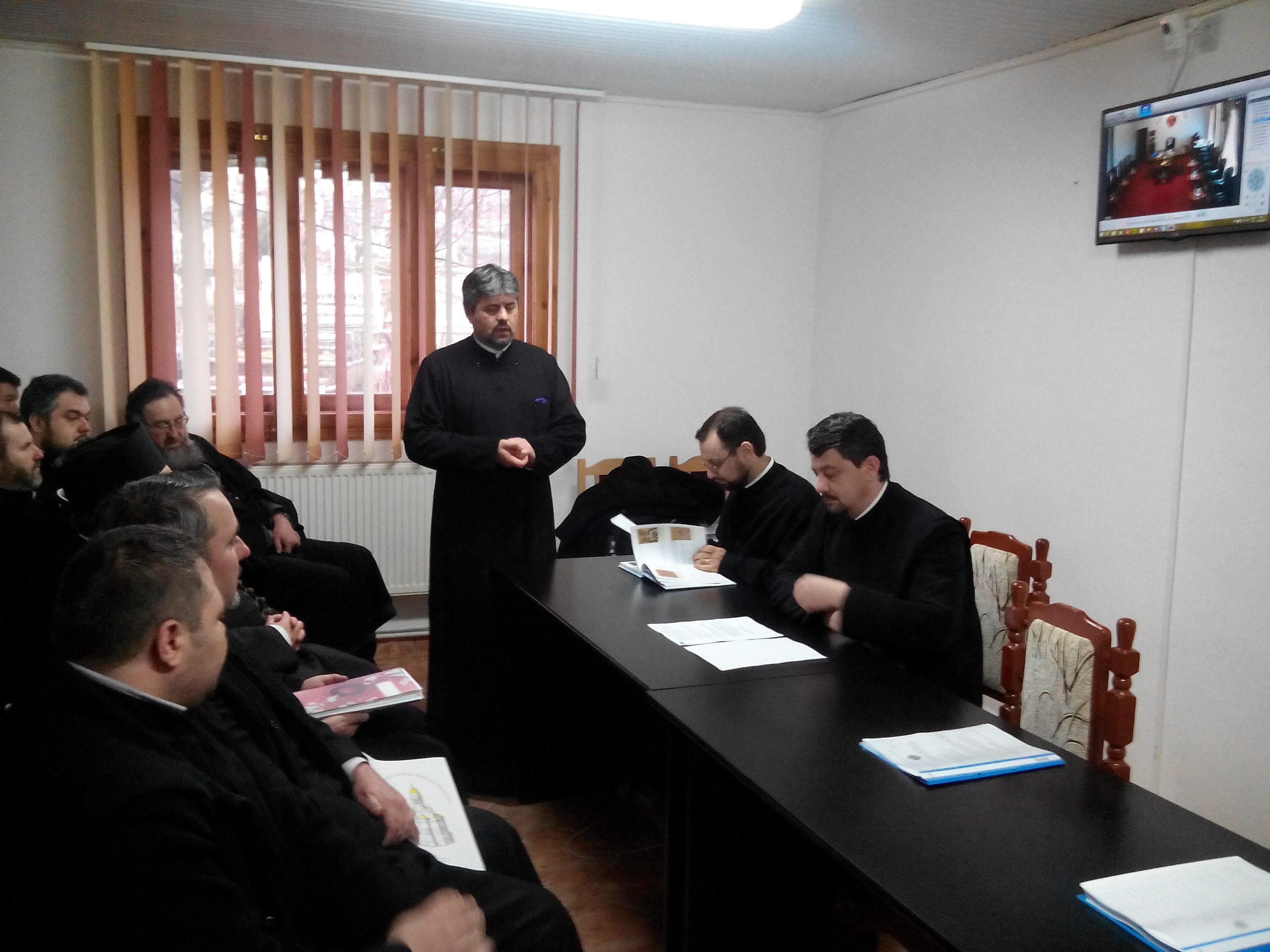Şedinţa preoţilor din Protopopiatul Moineşti Întruniri preoţeşti în protopopiatele Moineşti şi Sascut