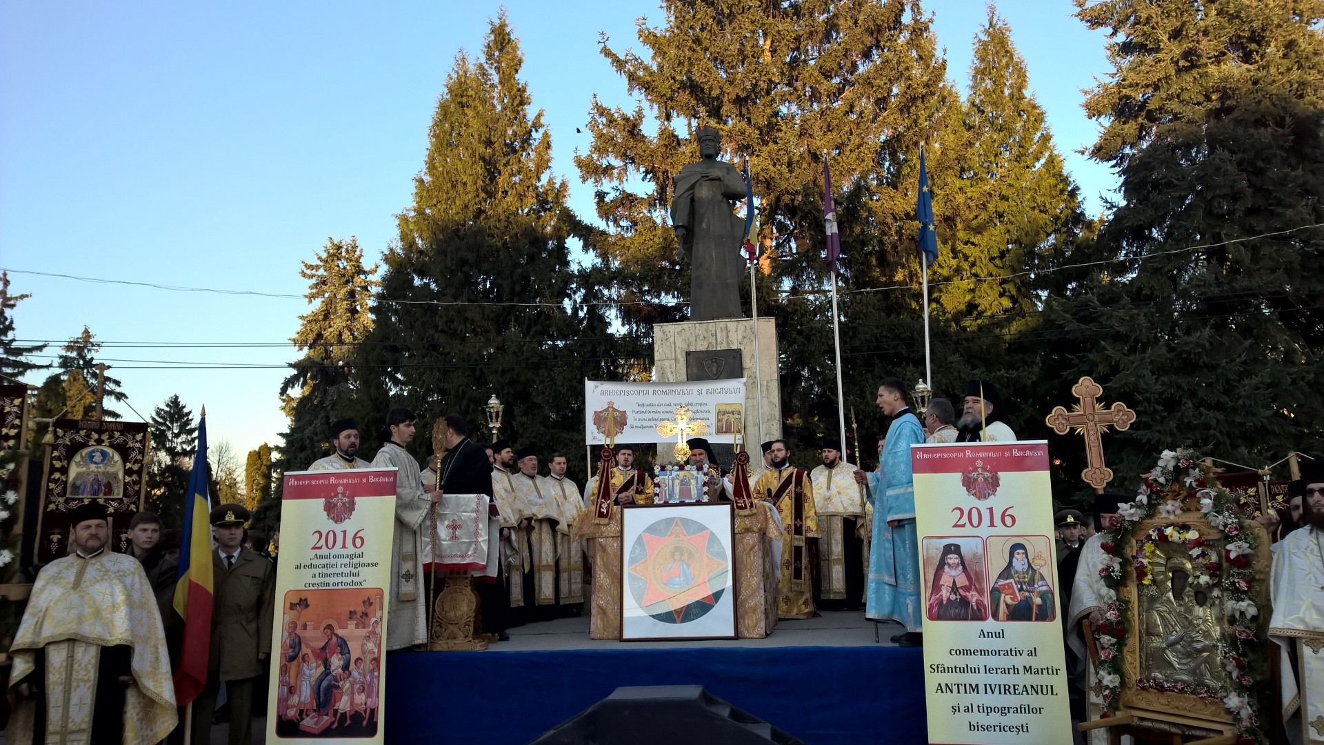 Procesiune impresionantă în cetatea Romanului