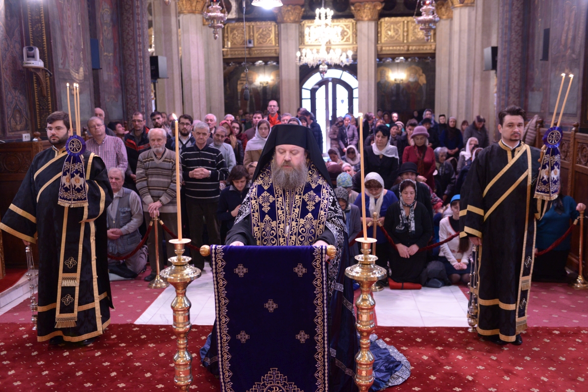 Preasfinţitul Timotei Prahoveanul a oficiat ultima parte a Canonului Mare