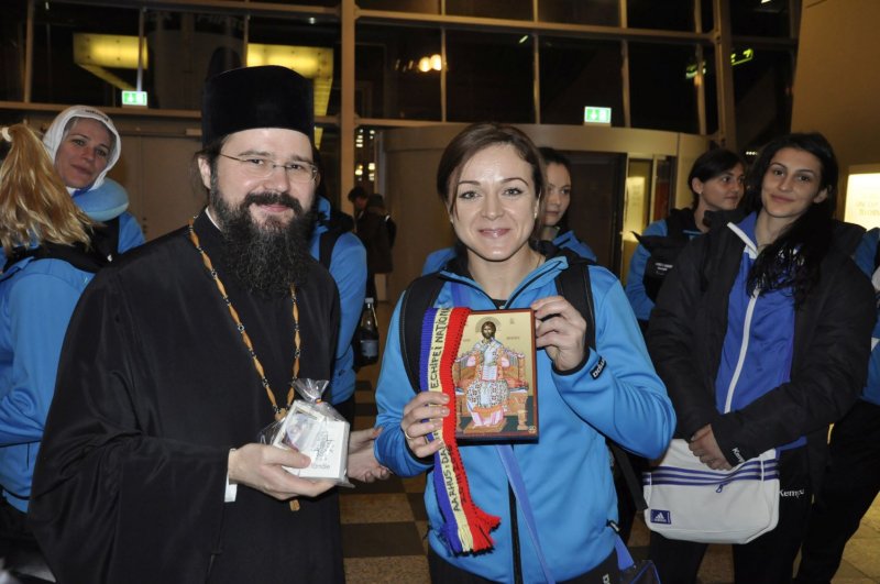 Episcopul Macarie Drăgoi a felicitat echipa națională de handbal feminin a României Episcopul Macarie Drăgoi a felicitat echipa națională de handbal feminin a României