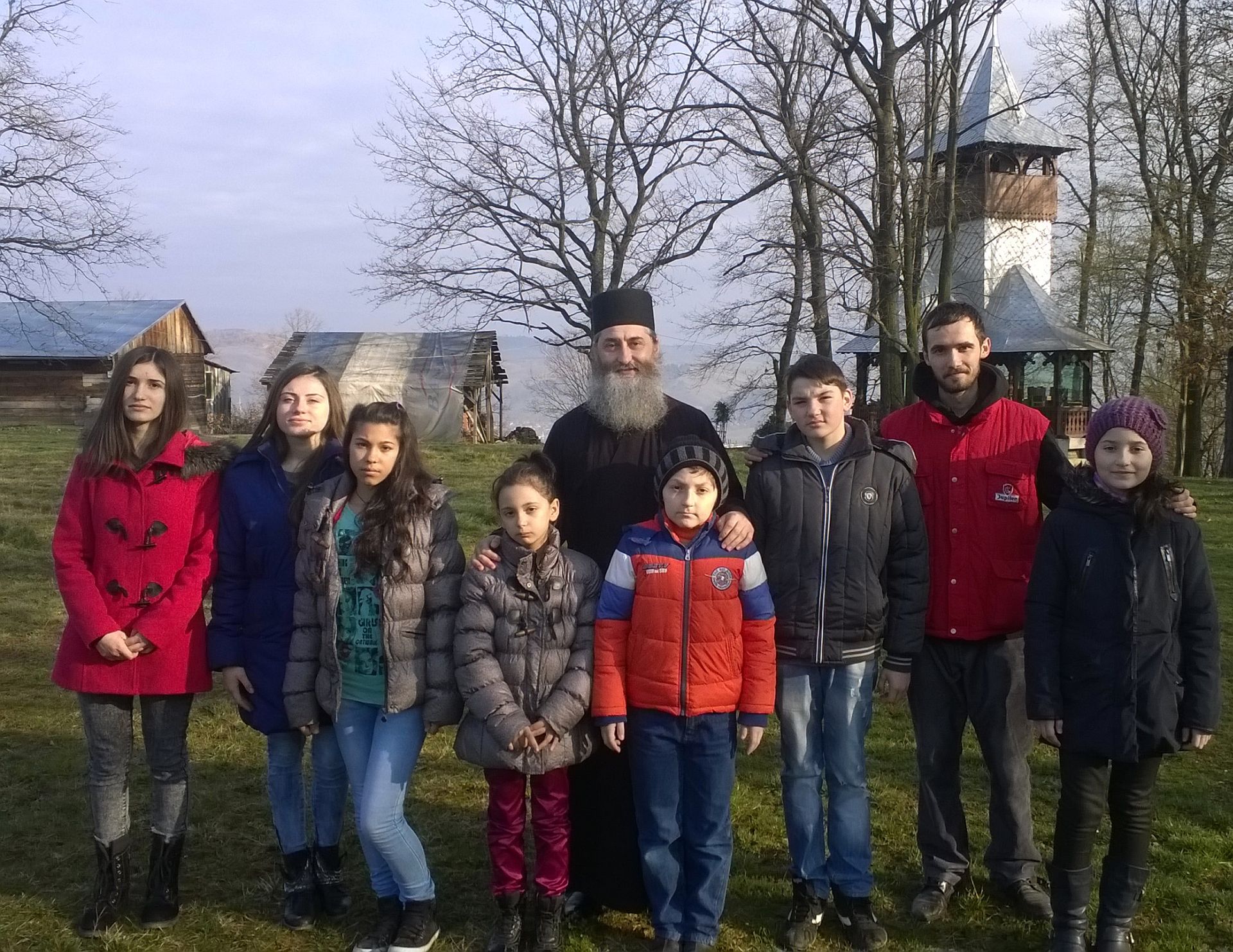 Vetrele monahale din Episcopia Caransebeșului, vizitate de către tineri Vetrele monahale din Episcopia Caransebeșului, vizitate de către tineri