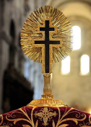 Un fragment din lemnul Sfintei Cruci, adus spre închinare credincioşilor din Viena