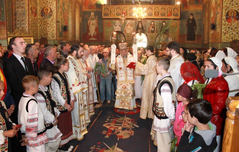 Slujire arhierească şi bucurie duhovnicească pentru credincioşii tecuceni