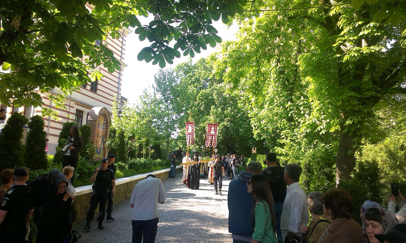 Mii de credincioşi, la Pelerinajul de Florii din Bucureşti