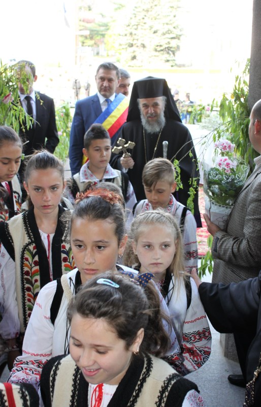 Slujire arhierească şi bucurie duhovnicească pentru credincioşii tecuceni