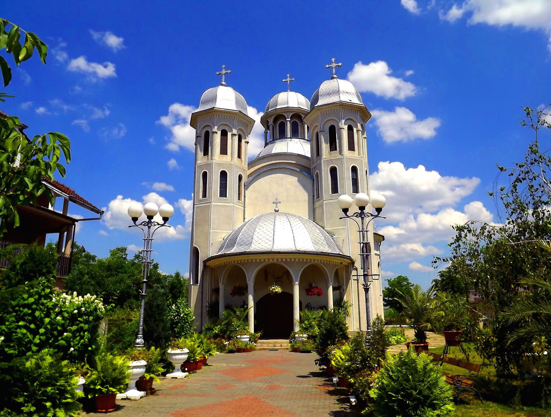 Liturghie arhierească în biserica parohială din Sânmartin - Oradea