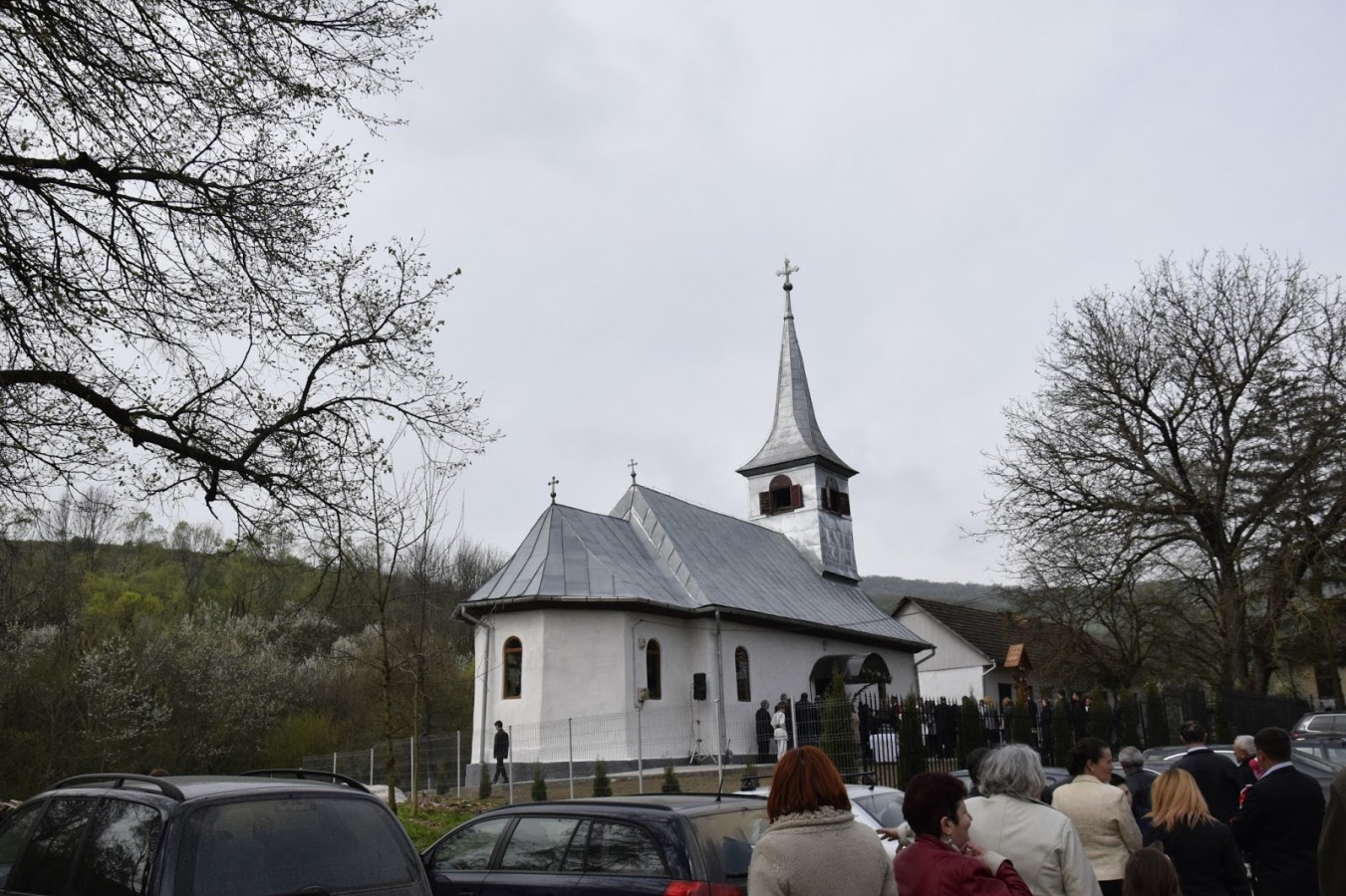 Biserica din Nețeni, veche de aproape 250 de ani, resfințită de Mitropolitul Clujului Biserica din Nețeni, veche de aproape 250 de ani, resfințită de Mitropolitul Clujului