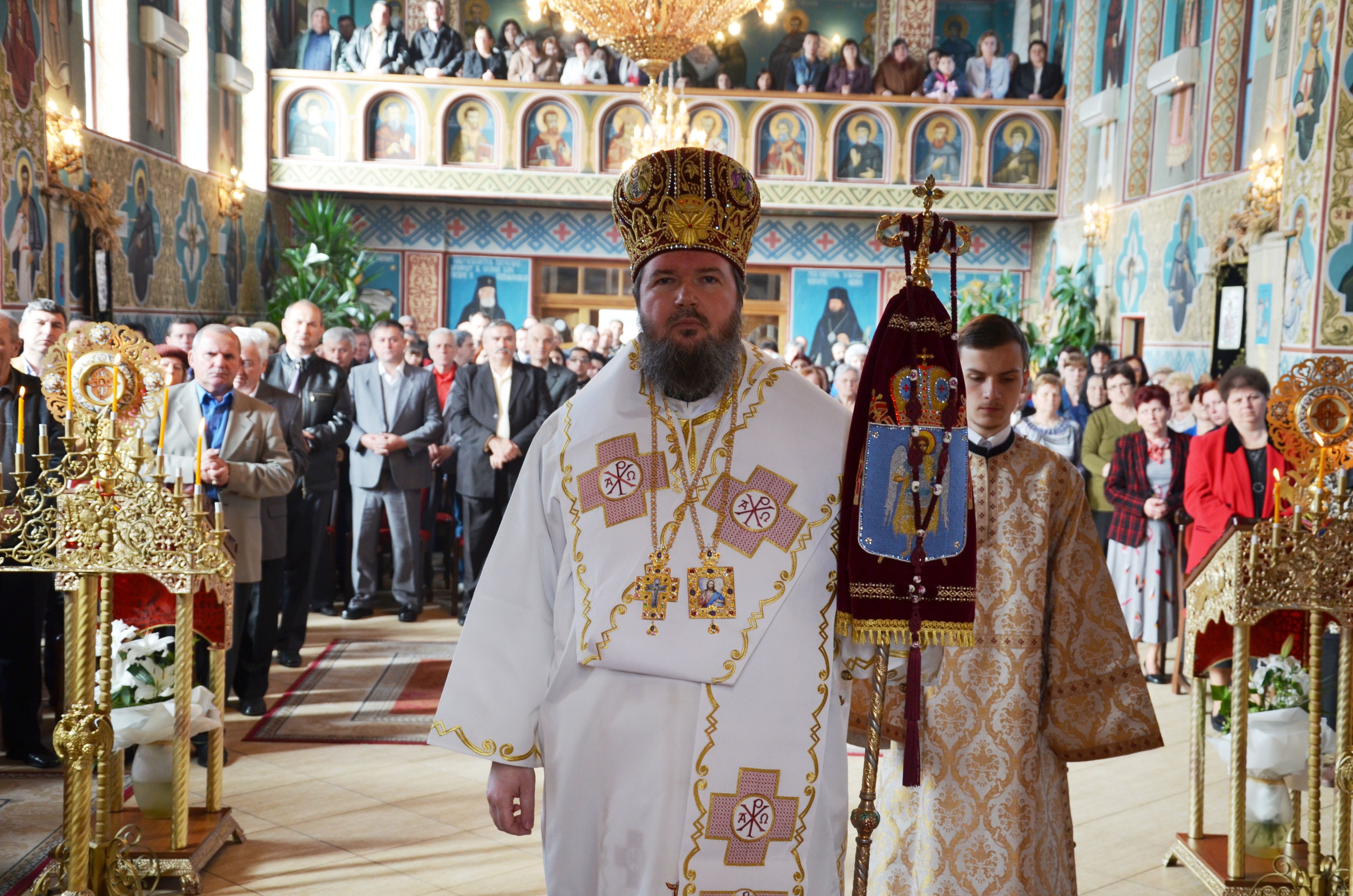 Liturghie arhierească în biserica parohială din Sânmartin - Oradea
