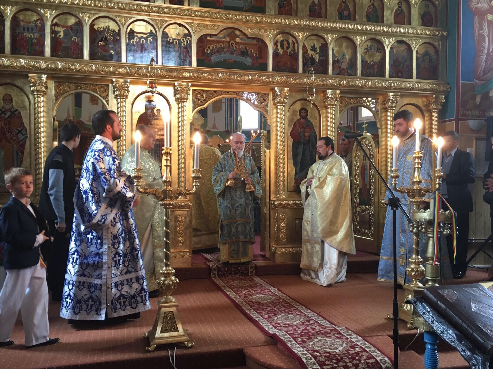 Slujire arhierească şi sfinţire de lucrări în Parohia Sintea Mică, Arad