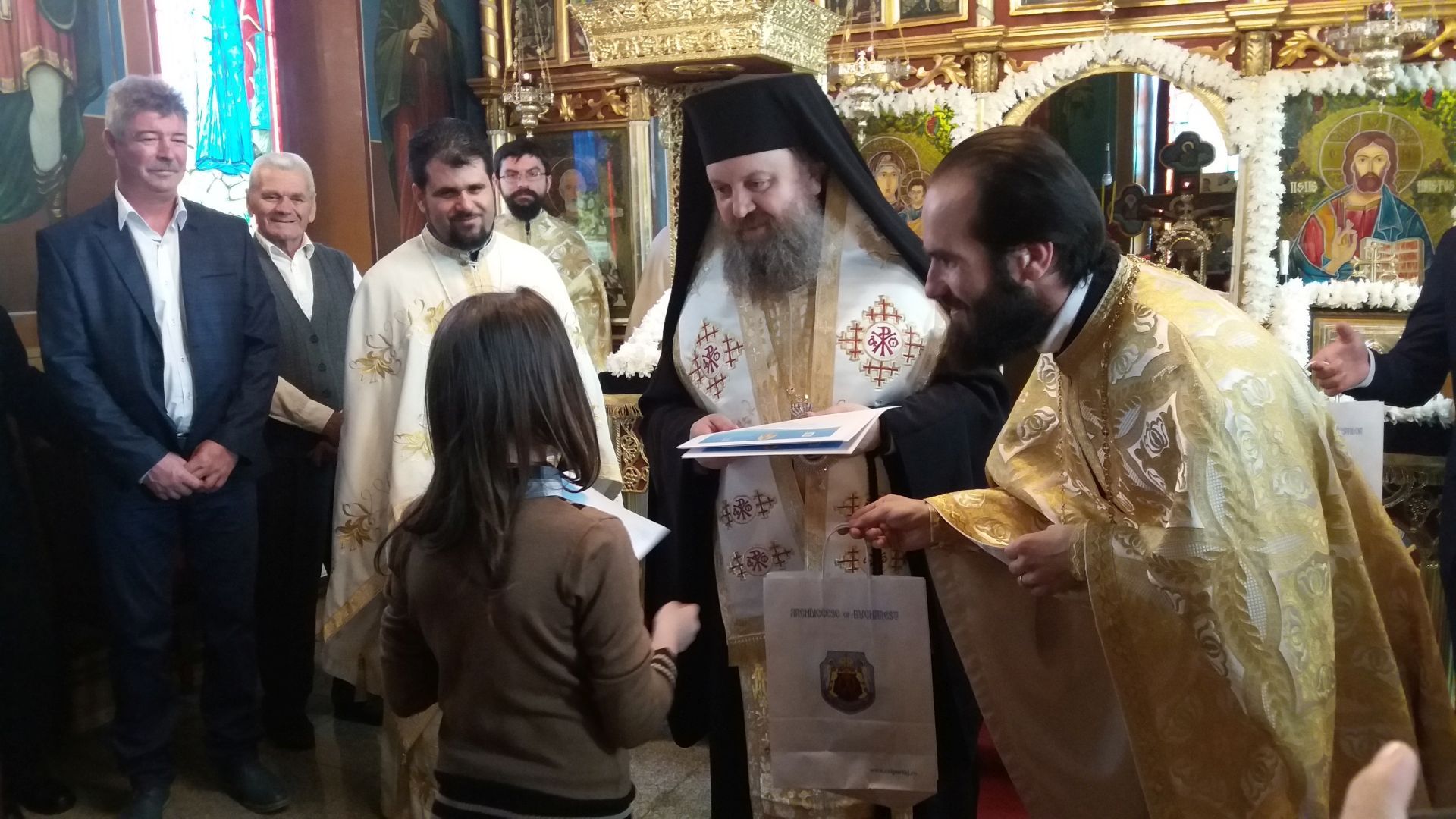 Liturghie arhierească în Parohia prahoveană Negoieşti