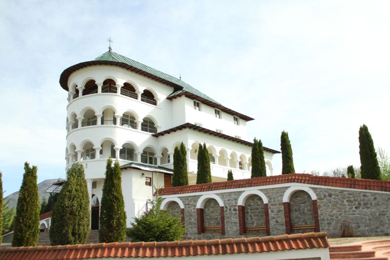 Slujire arhierească la Mănăstirea Corbeni din Argeş