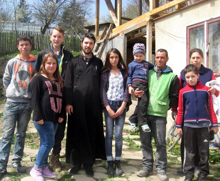 Ajutor material pentru enoriași, în Parohia Teşila I din județul Prahova