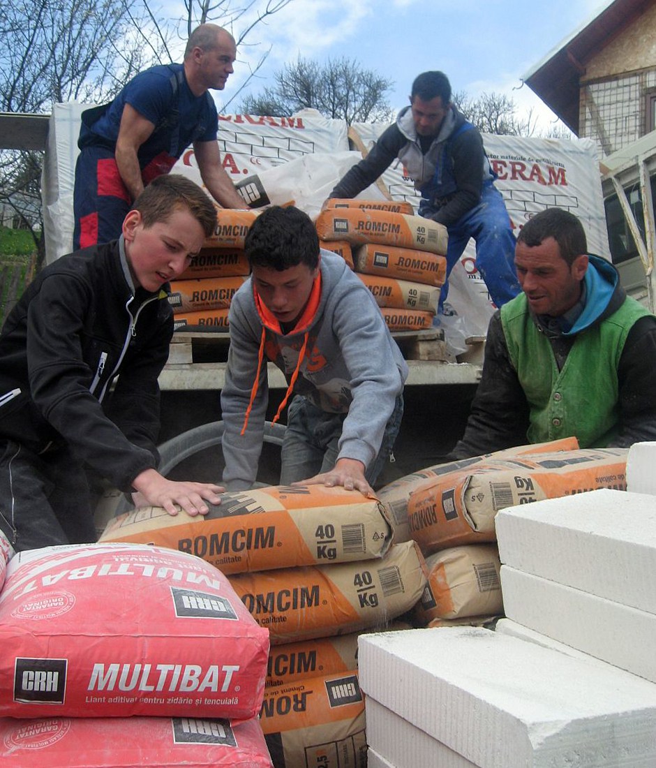 Ajutor material pentru enoriași, în Parohia Teşila I din județul Prahova