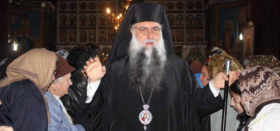 Slujire arhierească în biserica Parohiei Călineşti din judeţul Vâlcea