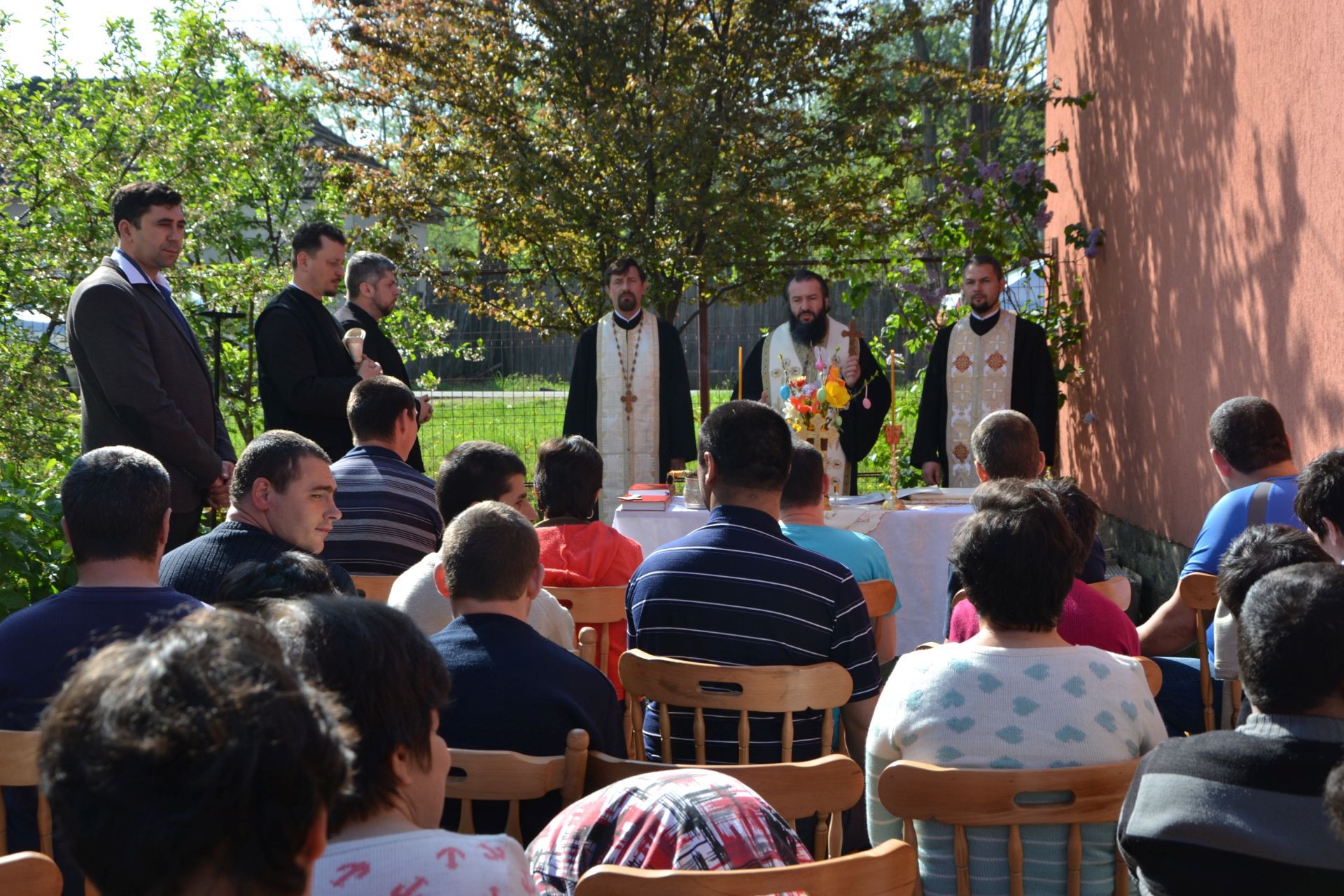 Vizită arhierească la centrele sociale din Oravița Vizită arhierească la centrele sociale din Oravița