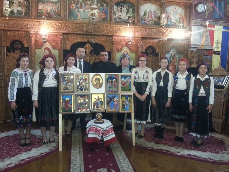 Expozitie de icoane pe sticlă, în Parohia Beznea