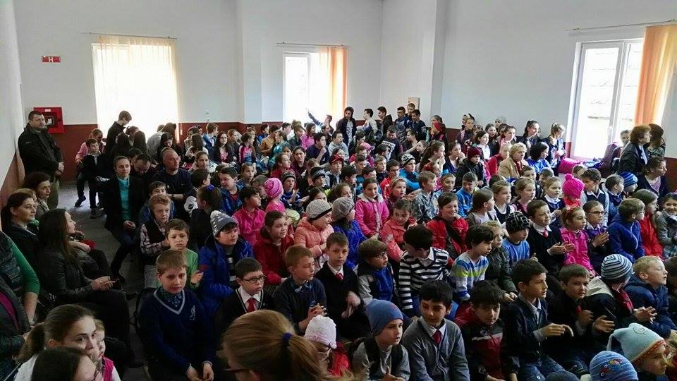 Spectacol de teatru pentru copiii din Ilva Mică Spectacol de teatru pentru copiii din Ilva Mică