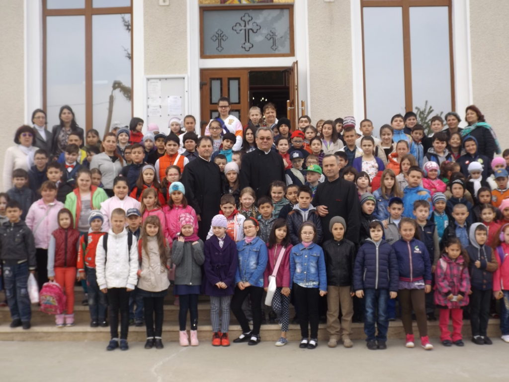 Cateheză la Biserica „Sfântul Nicolae“ din Buhuşi Cateheză la Biserica „Sfântul Nicolae“ din Buhuşi