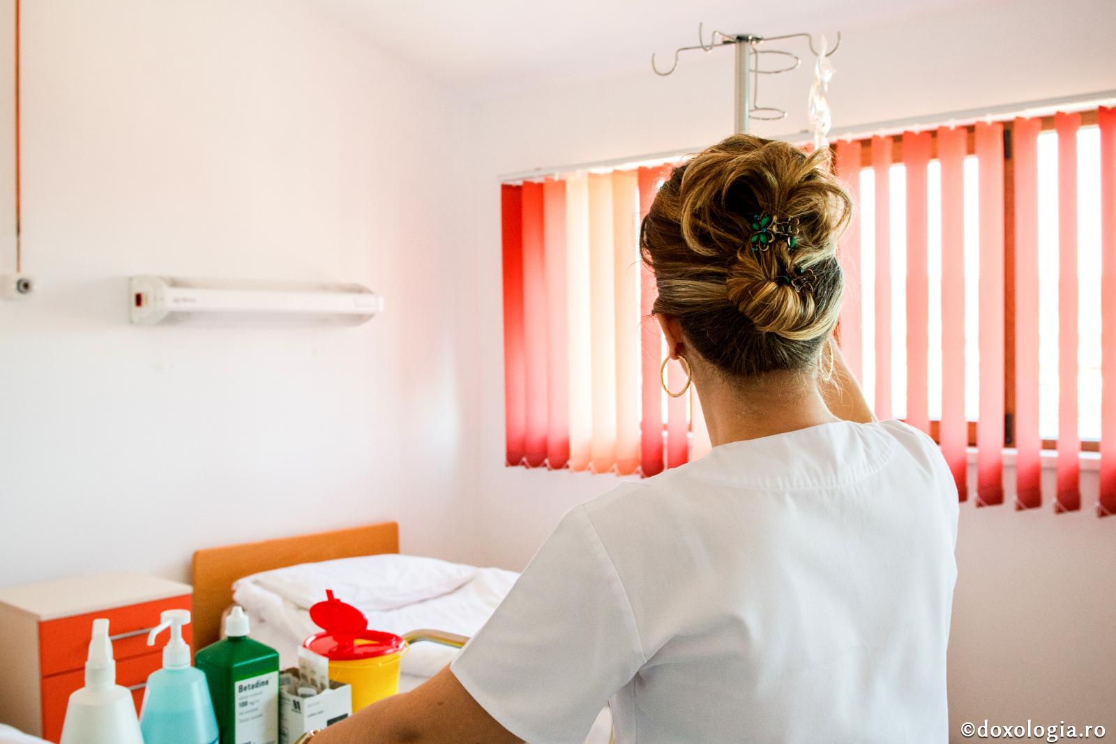 Am treizeci și cinci de ani, sunt bolnavă și medicii mi-au spus că pot să mor în orice clipă. Acest lucru mă face să nu dorm noaptea și să iau medicamente pentru a fi cât mai liniștită. Ce să fac?